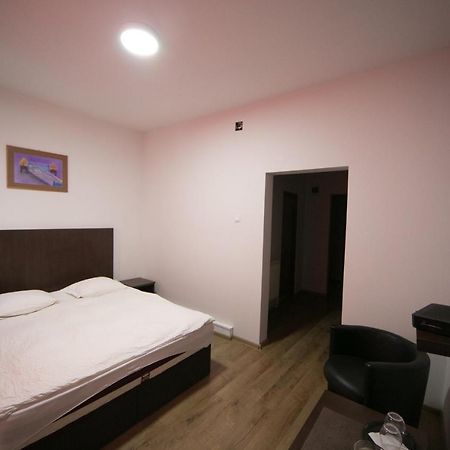 Lunga  Napsugar Panzio汽车旅馆 外观 照片